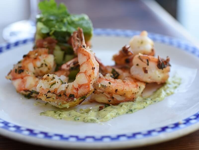 A plate of prawn appetizer.