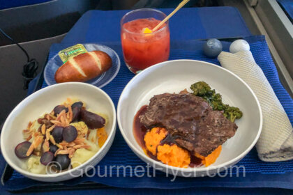 Review of United Airlines' Polaris flight. - dinner tray.