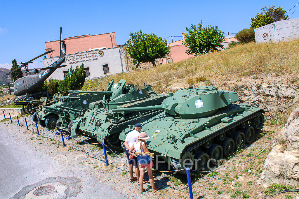 A couple of tourists inspecting the tanks outside the Military Museum.