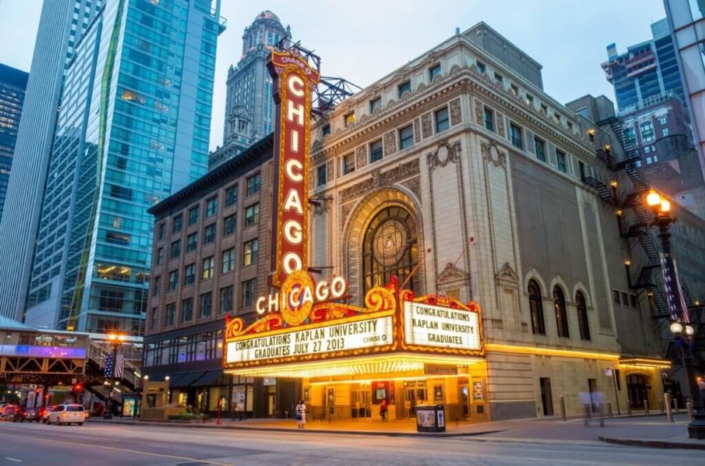 A theater with a 3-story tall vertical and brightly lit "CHICAGO" sign.