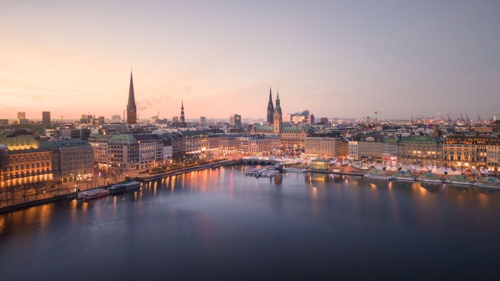 How to Maximize Your Weekend in Hamburg features a night scene of the city.